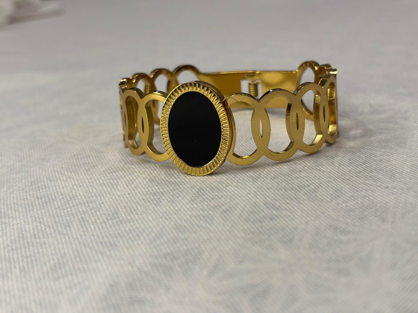 Elegant Golden Ring