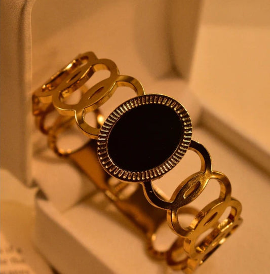 Elegant Golden Ring
